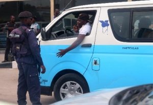 Taxista atropela agente de trânsito em Luanda