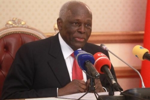 José Eduardo dos Santos admite demitir-se da presidência do MPLA