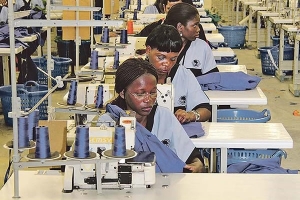 Estado angolano assume gestão de fábricas têxteis arrestadas pela PGR