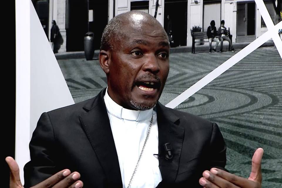 Arcebispo angolano lamenta “aumento assustador” do fosso entre ricos e pobres no país