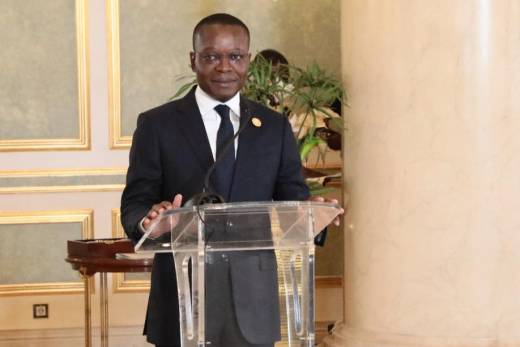Novo presidente do parlamento angolano alerta para “novas formas de colonização” na ordem mundial