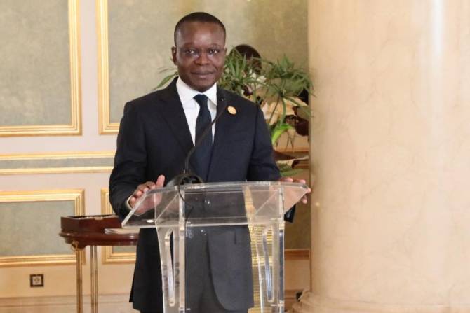 Novo presidente do parlamento angolano alerta para “novas formas de colonização” na ordem mundial