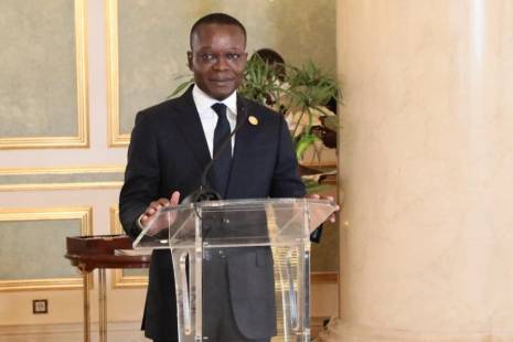 Novo presidente do parlamento angolano alerta para “novas formas de colonização” na ordem mundial