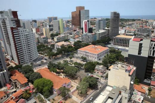 Angola prevê fechar o ano com dívida de 73% do PIB