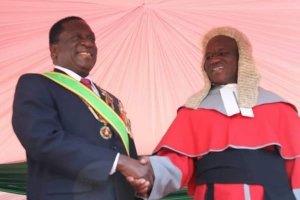 Emmerson Mnangagwa investido oficialmente como Presidente do Zimbabué