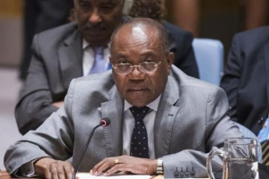 Angola rejeita &quot;iniciativas unilaterais&quot; para resolver crises internacionais