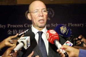 Ministro da Justiça diz que continuam os problemas no registo de nascimento