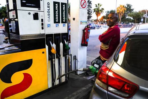Litro do gasóleo passa custar 400 kwanzas a partir da meia noite