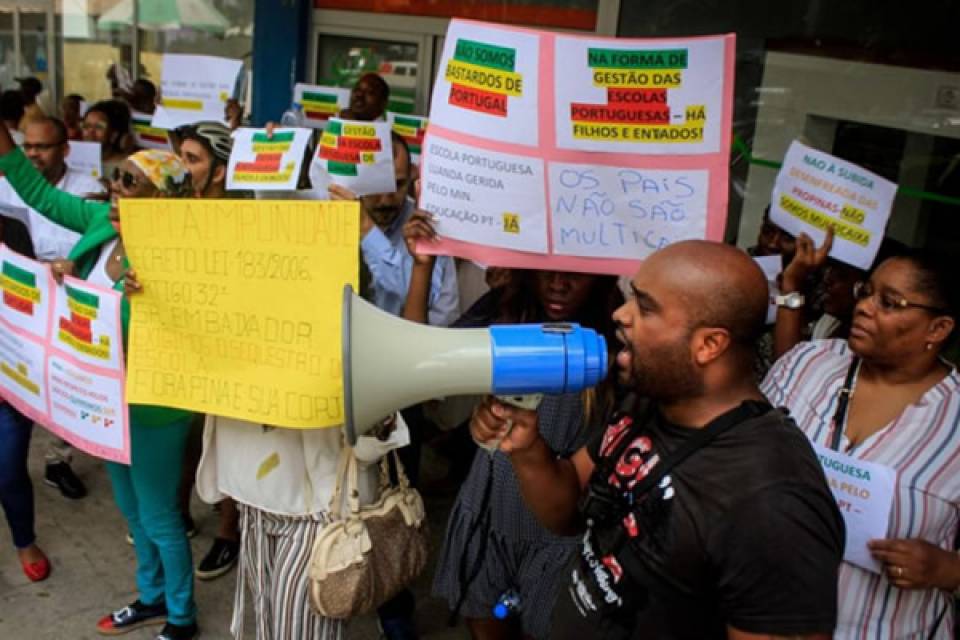 Professores da Escola Portuguesa de Luanda queixam-se de “despedimento irregular”