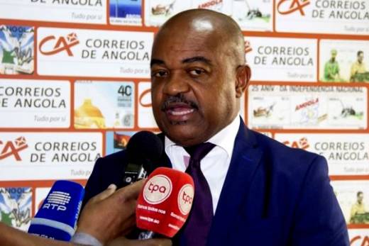 Governo recuou na privatização da Angola Telecom para &quot;defender interesse nacional - ministro