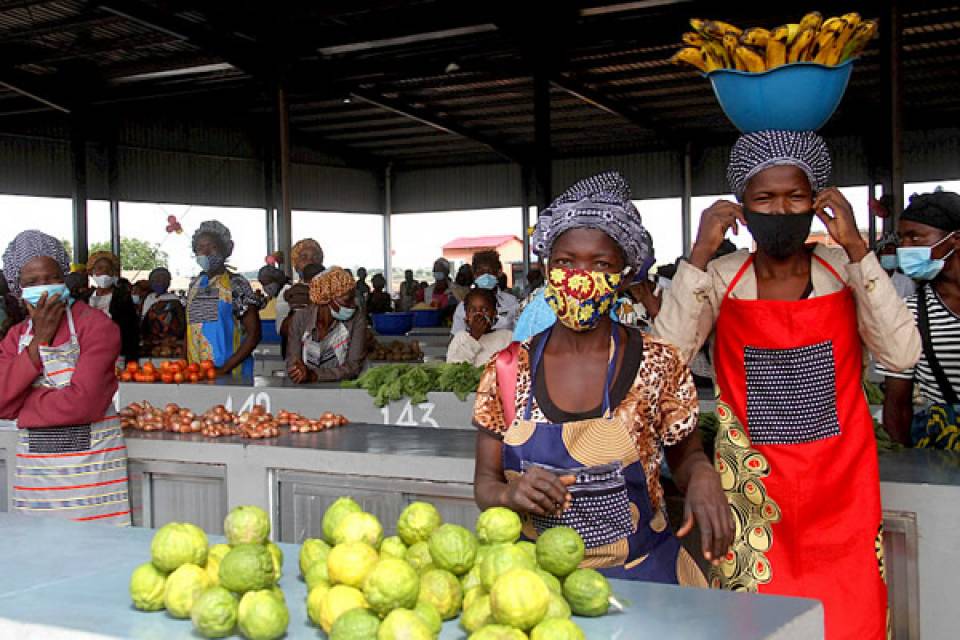 Governo de Luanda está a registar vendedores ambulantes para enquadrar em mercados