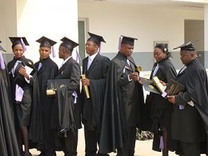 Estabelecimentos de ensino superior em Angola entregaram diplomas a 3.550 novos licenciados