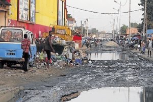 No bairro Dangereux de Luanda a luta é contra a cólera que já matou cinco pessoas