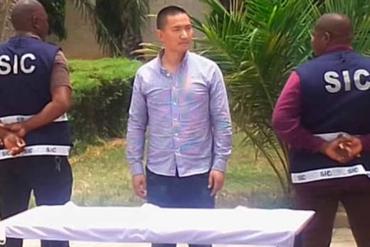 Cidadão chinês detido em Luanda por suspeita de tráfico de mulheres para prostituição
