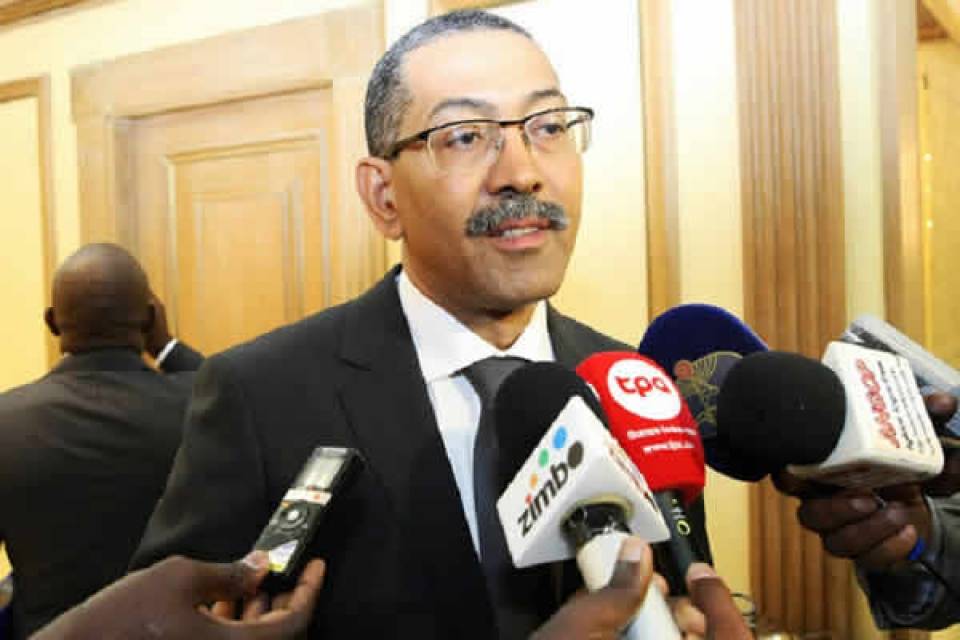 Executivo angolano adota “medida preventivas” para minimizar efeito de sanções sobre Alrosa