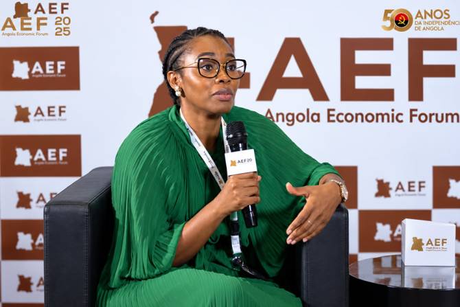 Dívida pública domina mercado de capitais e limita financiamento às empresas em Angola - Cristina Lourenço