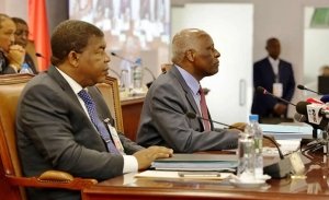 José Eduardo dos Santos escolheu viajar na TAP para Espanha e o Presidente não gostou