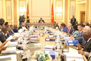 Conselho de Ministros angolano aprova estratégia de endividamento de médio prazo