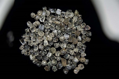 Polícia apreende mais de 10.000 quilates de diamantes em Luanda