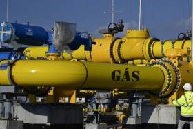 Angola embolsou 1,1 mil milhões de dólares com exportação de gás no segundo trimestre deste ano