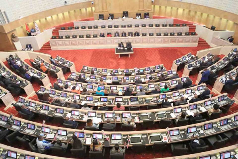Parlamento aprova o OGE 2024 com votos do MPLA e PHA