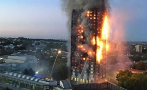 Incêndio atinge prédio de 24 andares e deixa mortos em Londres