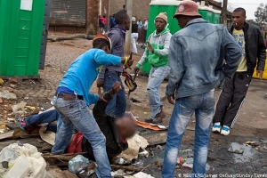 Governo sul-africano atribui aumento da xenofobia a aproveitamento de dificuldades económicas