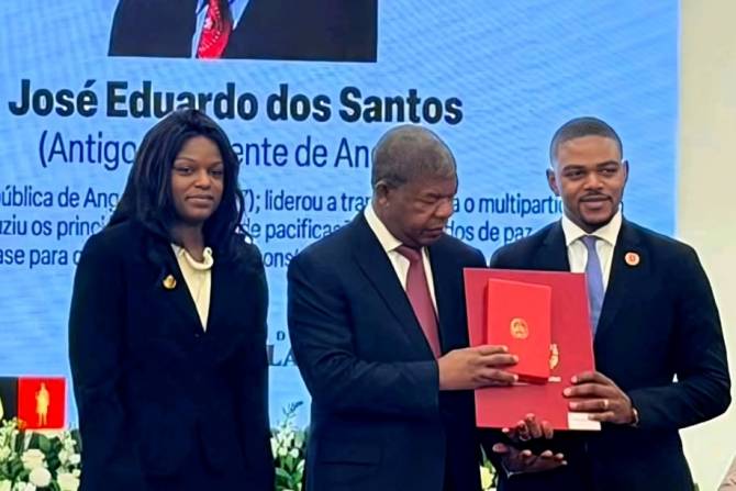 Angola reconhece "papel ímpar" de ex-Presidente José Eduardo dos Santos