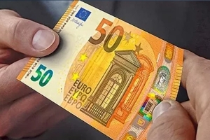 Preço do euro nas ruas de Luanda começa a descer e aproxima-se da taxa oficial