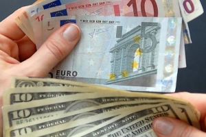 Kwanza volta a desvalorizar por mais 2% para o euro