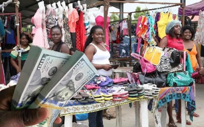 Mercado de rua em Luanda a cotação de dólar continua em alta