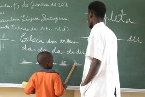 Luanda recebe mais de 10% dos professores que Angola vai recrutar extraordinariamente