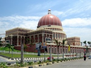 Parlamento angolano pede apoio americano para repatriar capitais