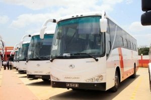 Propaganda eleitoral: Empresa de transportes de Luanda recebe 240 novos autocarros