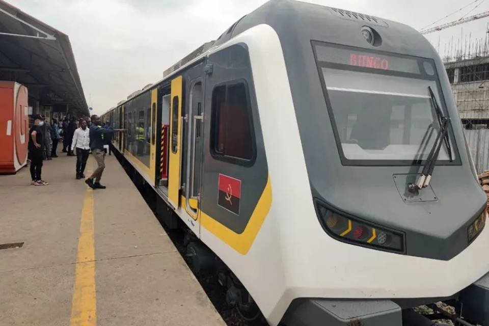 Ligação ferroviária para o novo aeroporto de Luanda arranca a 07 de novembro