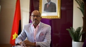 Angola espera levantar a suspensão para compra de dólares este ano - Governo