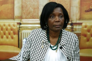 Ministra da Justiça não exclui contactos entre PGR de Angola e Portugal sobre processo de repatriamento de capitais angolanos
