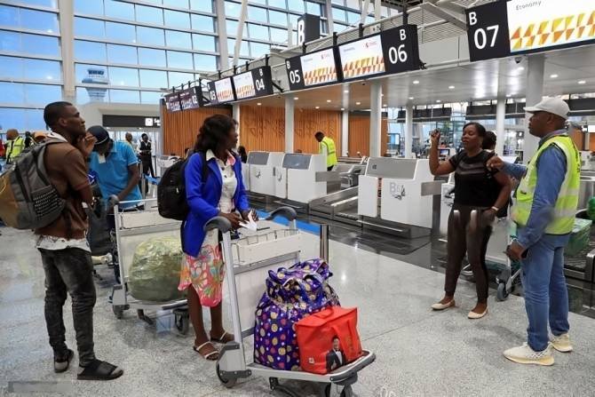 Distancia é a maior desvantagem do novo aeroporto internacional de Angola, dizem passageiros