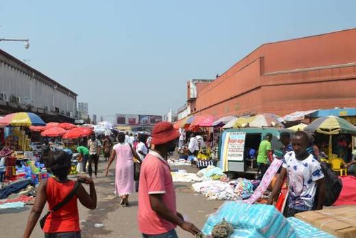 Comerciantes fazem contas à vida entre relatos de medo enquanto Luanda tenta regressar à rotina