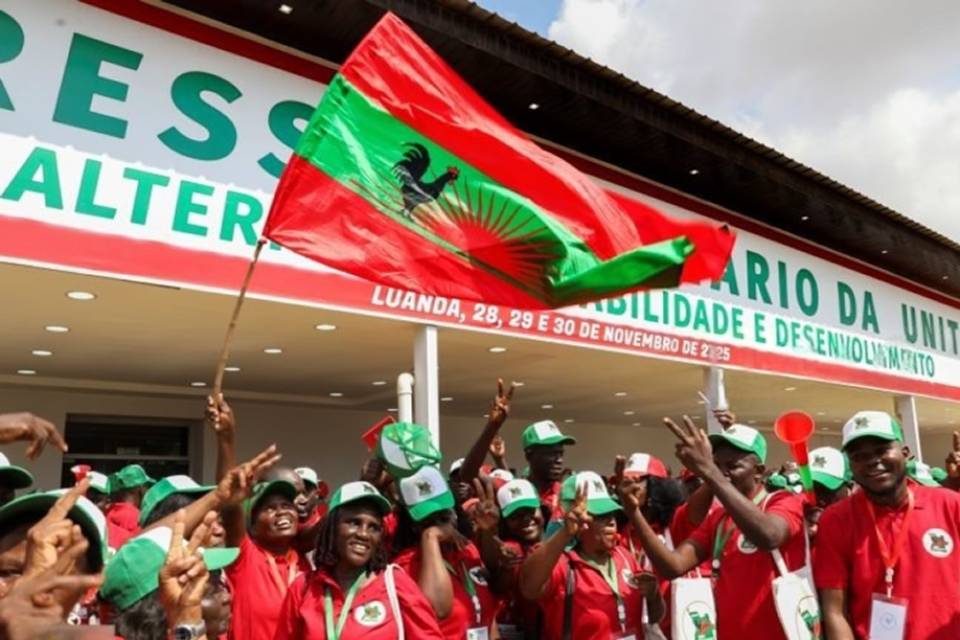 UNITA cerra fileiras em torno do líder, que promete nova frente para a alternância