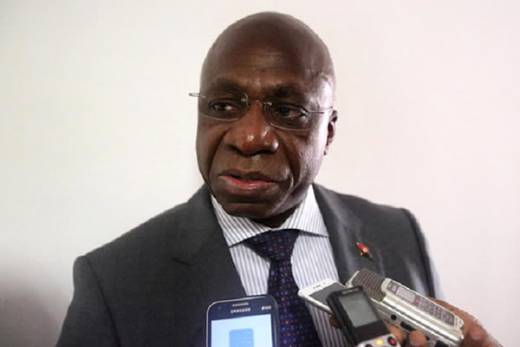 Chefe da diplomacia angolana viaja para Barcelona após agravamento de saúde de Eduardo dos Santos