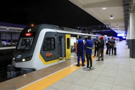 Comboios para o novo aeroporto retomam circulação em breve