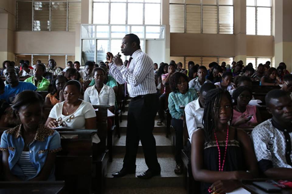 Professores universitários angolanos anunciam greve para reivindicar aumentos e subsídios