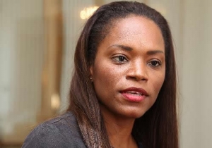 Tchizé dos Santos defende &quot;bicefalia&quot; em Angola
