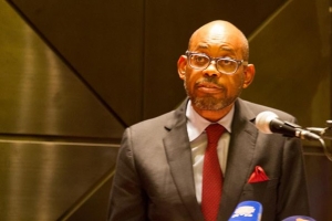 Angola admite usar folga do petróleo para aumentar investimento público