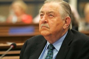 Morreu Pik Botha, cara da defesa do regime do apartheid