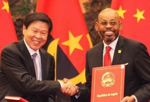 Angola pediu dinheiro à China para evitar exigências do FMI, diz investigador angolano