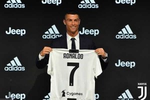 Cristiano Ronaldo se &quot;apresenta&quot; à Juve: &quot;Muitos estão acabados com 33 anos. Eu não&quot;