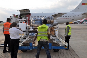 Avião aterra em Luanda com ajuda humanitária para refugiados do Congo