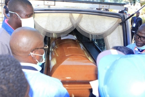 Restos mortais de Savimbi depositados numa unidade militar no Andulo - Governo